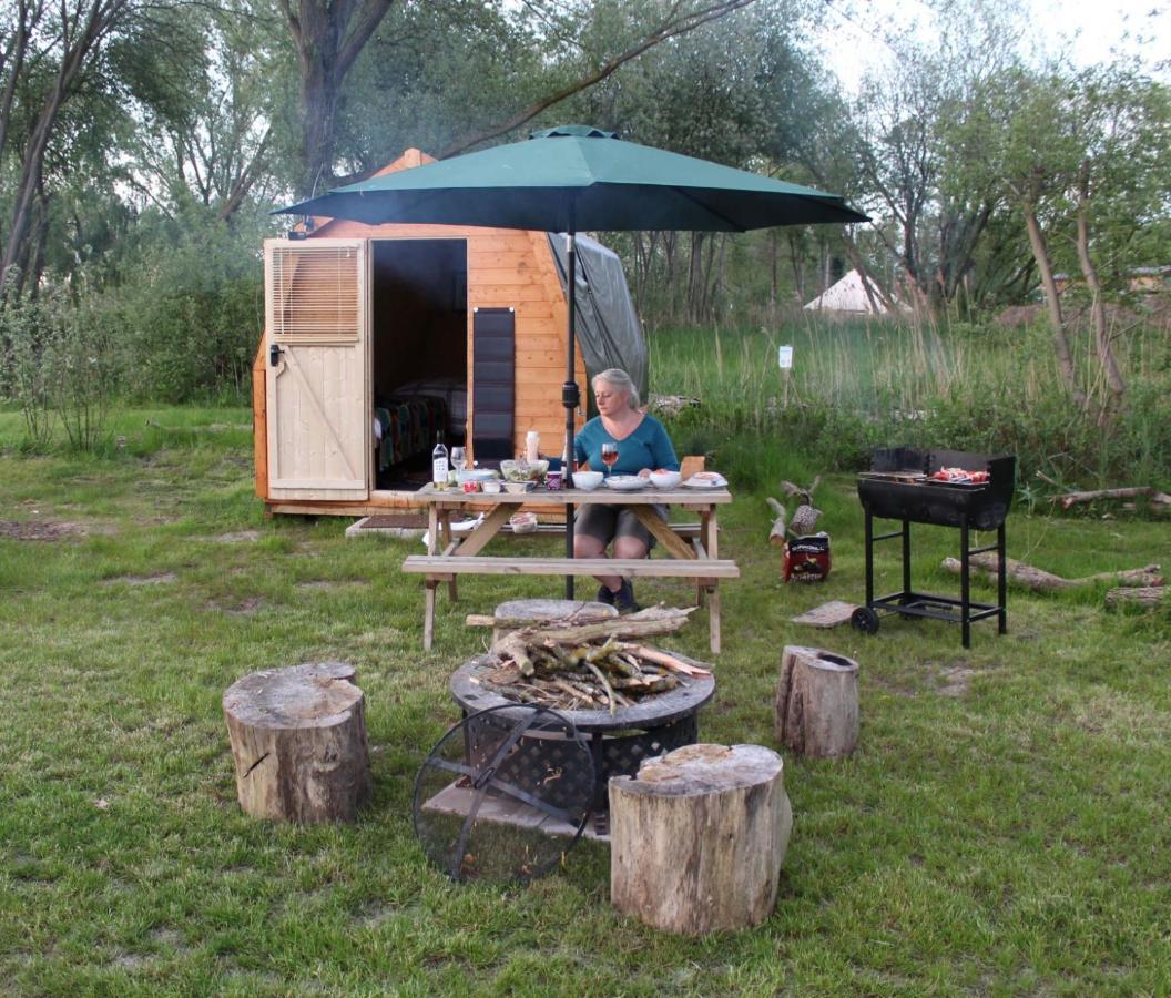 Hotel Rum Bridge "Patsy'S" Family Glamping Pod à Clare Extérieur photo